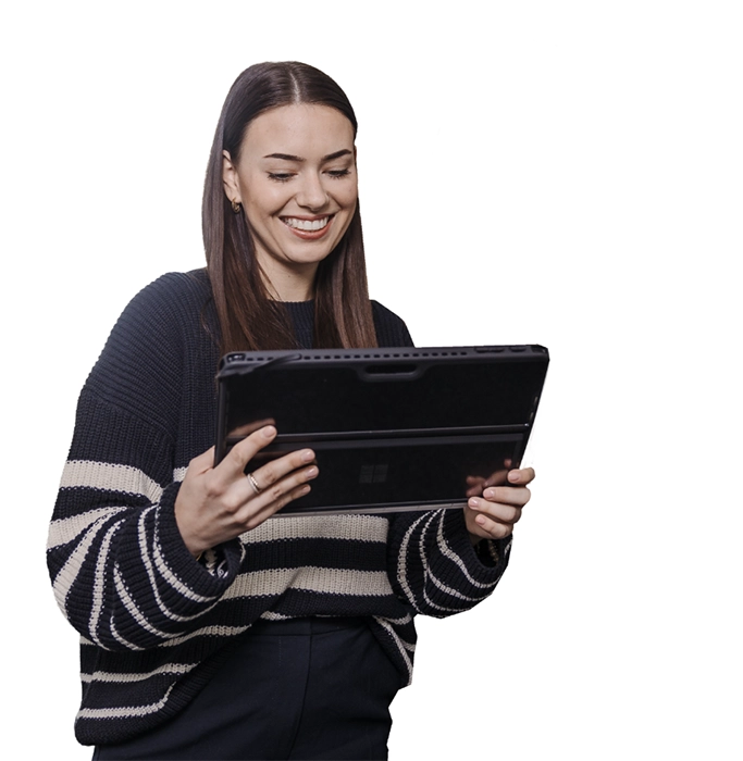 stbk__junge-steuerfachangestellte-mit-tablet__ausbildung__duales-studium-2